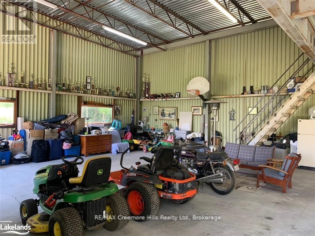 2332 Centre Line Road, Clearview, Ontario  L0M 1G0 - Photo 34 - S12234806