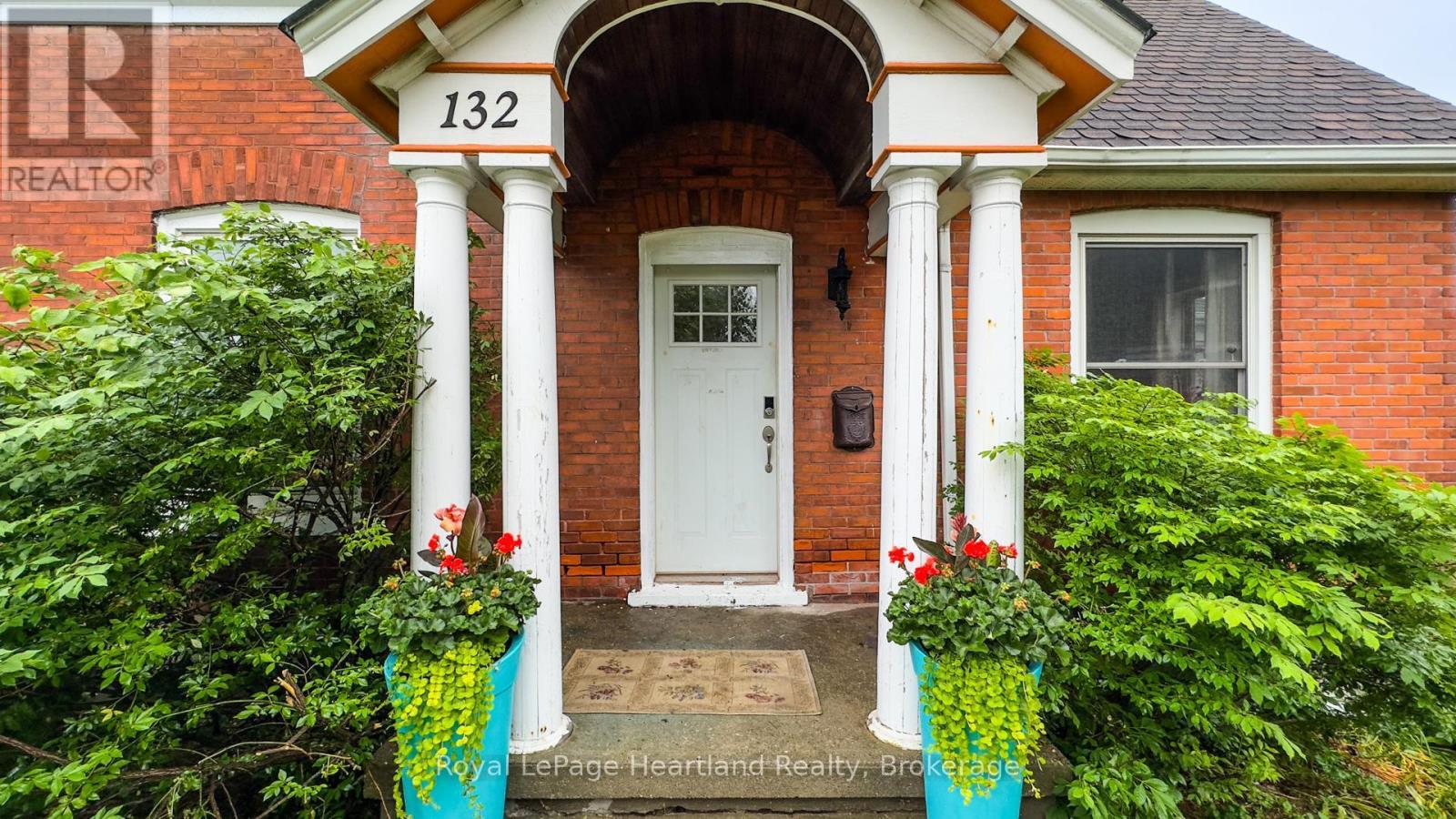 132 Elgin Avenue E, Goderich, Ontario  N7A 1K6 - Photo 2 - X12234966