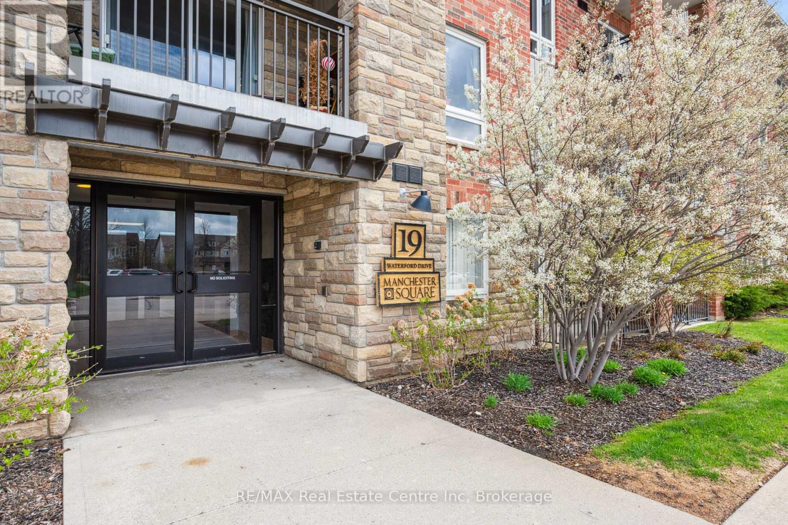 303 - 19 Waterford Drive, Guelph, Ontario  N1L 0G8 - Photo 4 - X12235198