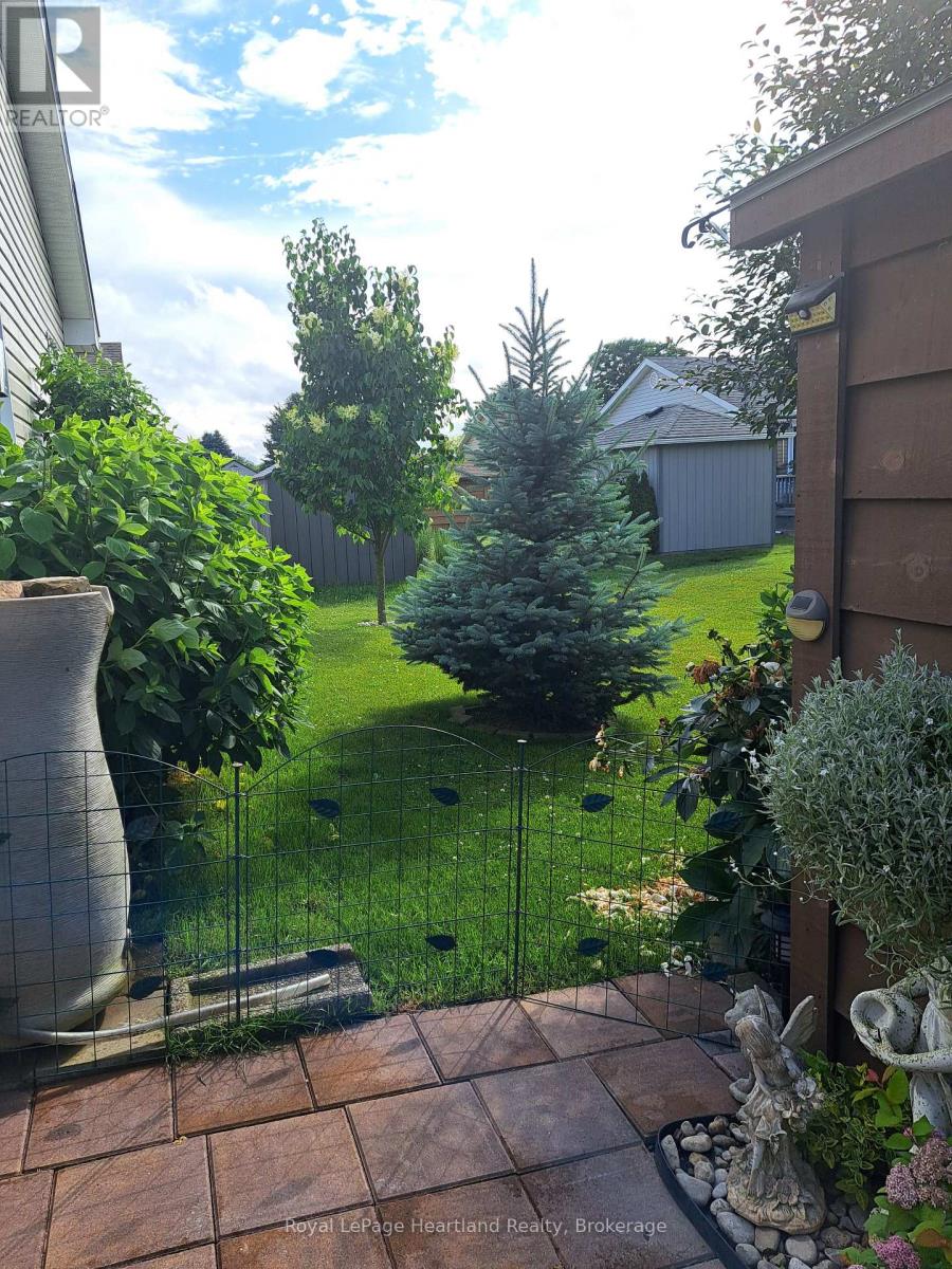 7 Kellestine Drive, Strathroy-Caradoc, Ontario  N7G 0C5 - Photo 12 - X12235214