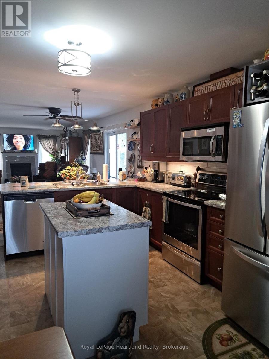 7 Kellestine Drive, Strathroy-Caradoc, Ontario  N7G 0C5 - Photo 7 - X12235214