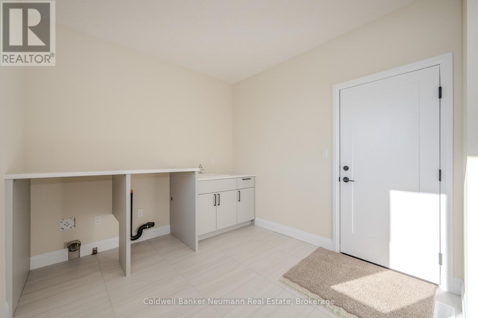 10 Broughton Street, Erin, Ontario  N1H 0B7 - Photo 21 - X12235259