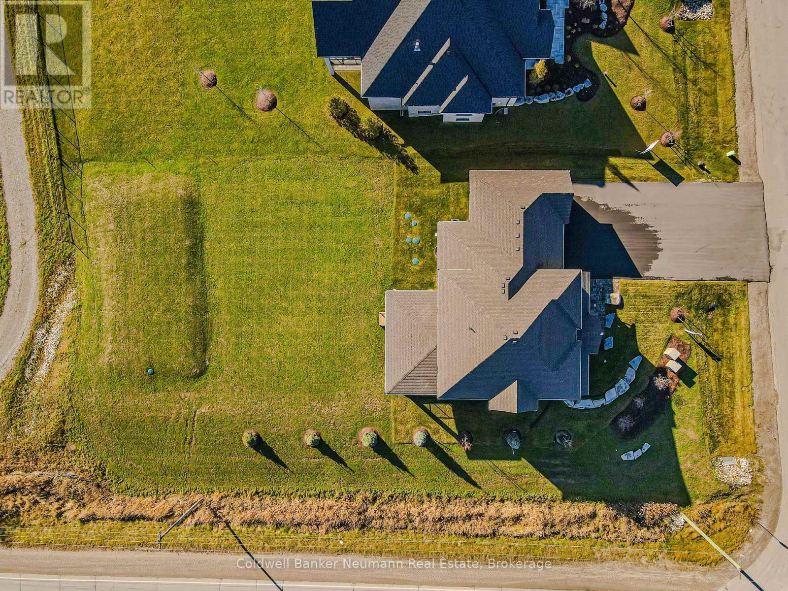 10 Broughton Street, Erin, Ontario  N1H 0B7 - Photo 44 - X12235259