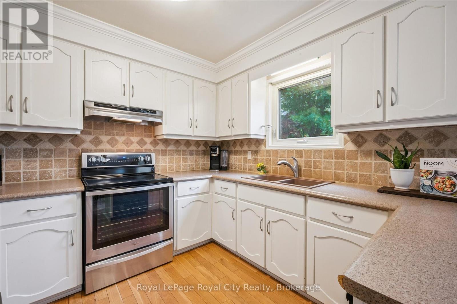 8 Youngman Drive, Guelph, Ontario  N1G 4M2 - Photo 13 - X12235308
