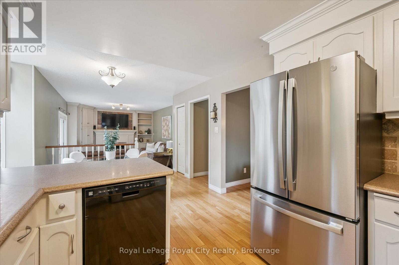 8 Youngman Drive, Guelph, Ontario  N1G 4M2 - Photo 14 - X12235308