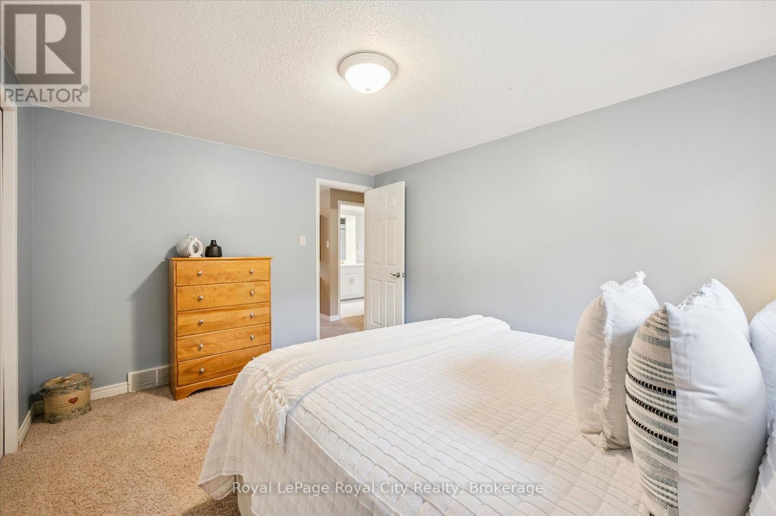 8 Youngman Drive, Guelph, Ontario  N1G 4M2 - Photo 20 - X12235308