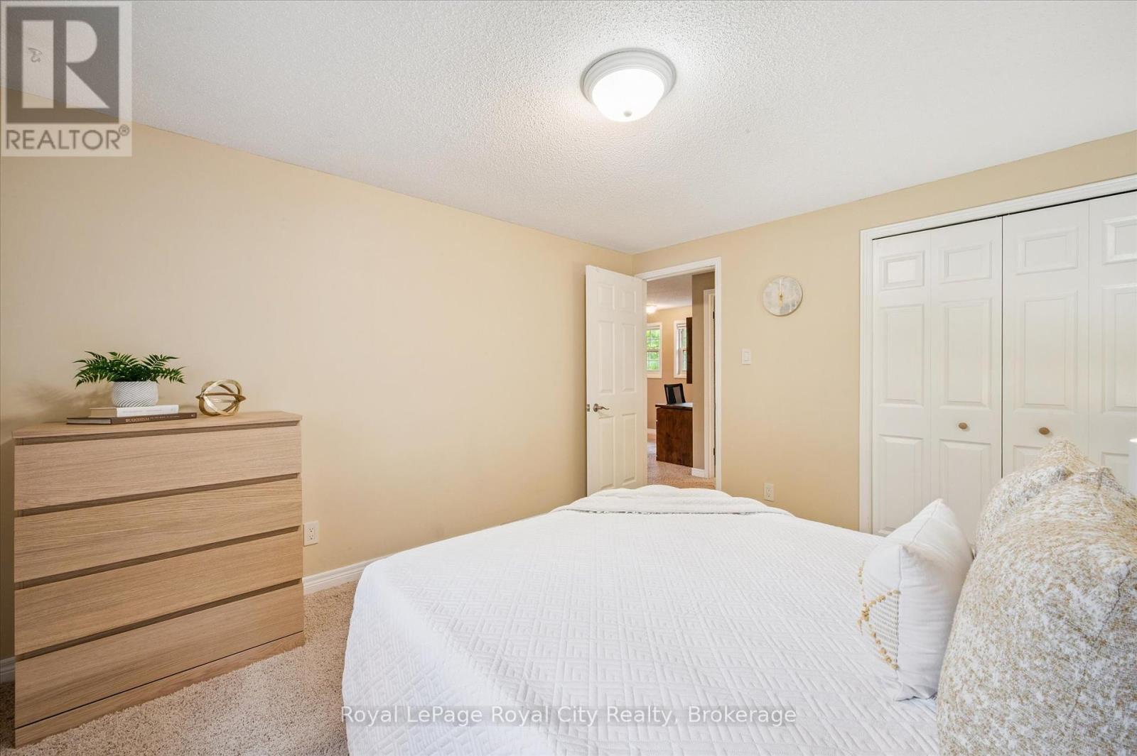 8 Youngman Drive, Guelph, Ontario  N1G 4M2 - Photo 22 - X12235308