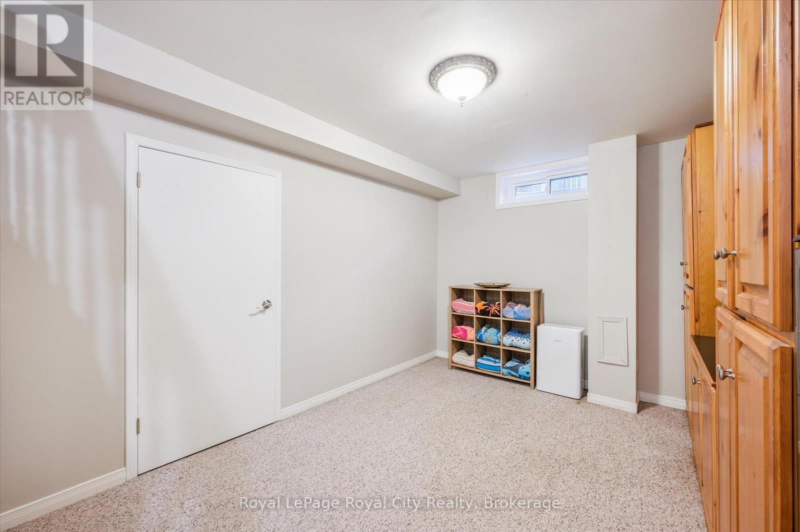 8 Youngman Drive, Guelph, Ontario  N1G 4M2 - Photo 29 - X12235308