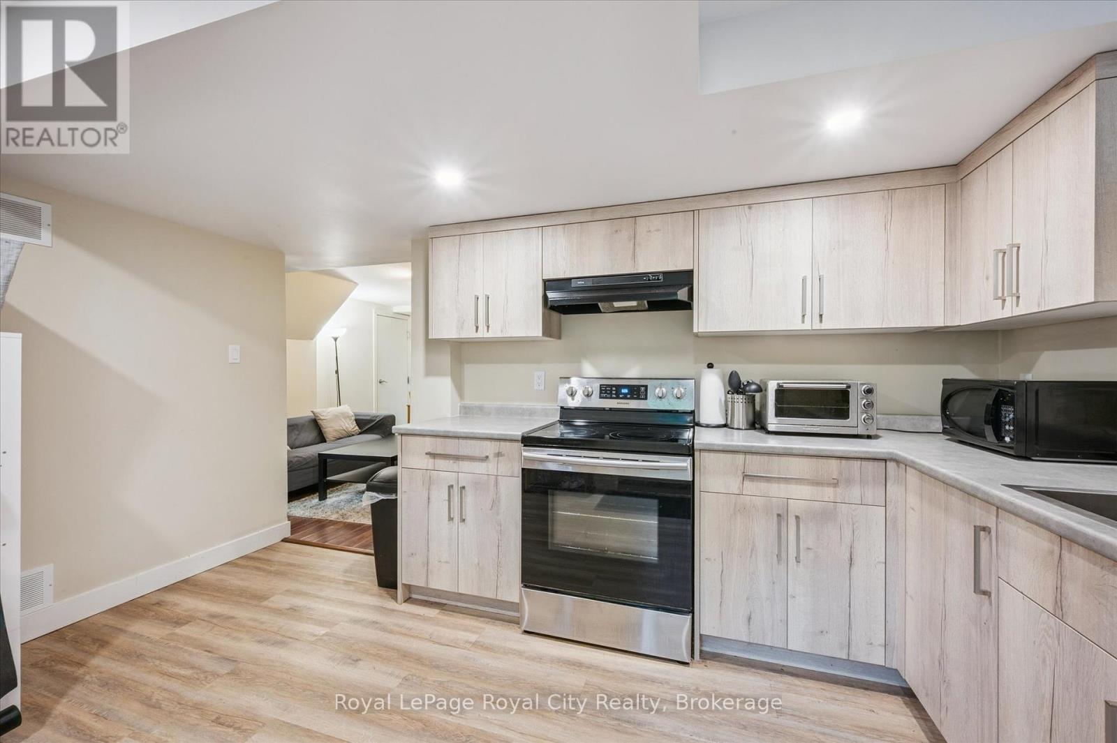 8 Youngman Drive, Guelph, Ontario  N1G 4M2 - Photo 32 - X12235308
