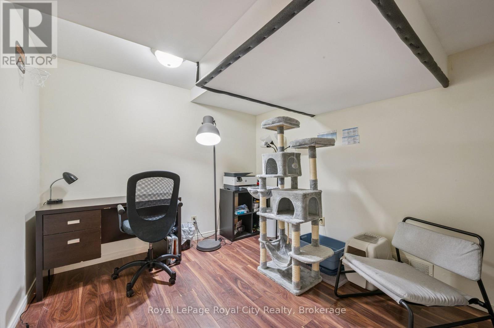 8 Youngman Drive, Guelph, Ontario  N1G 4M2 - Photo 34 - X12235308