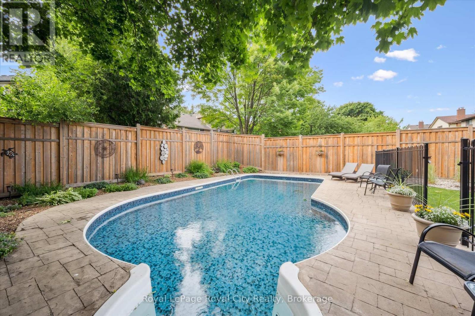 8 Youngman Drive, Guelph, Ontario  N1G 4M2 - Photo 39 - X12235308