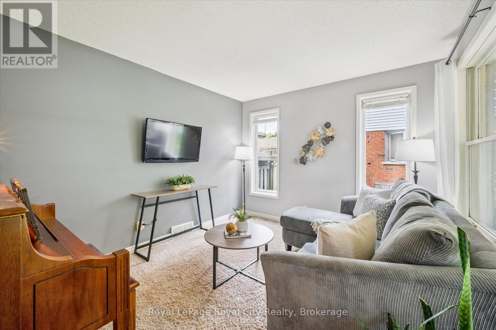 8 Youngman Drive, Guelph, Ontario  N1G 4M2 - Photo 7 - X12235308