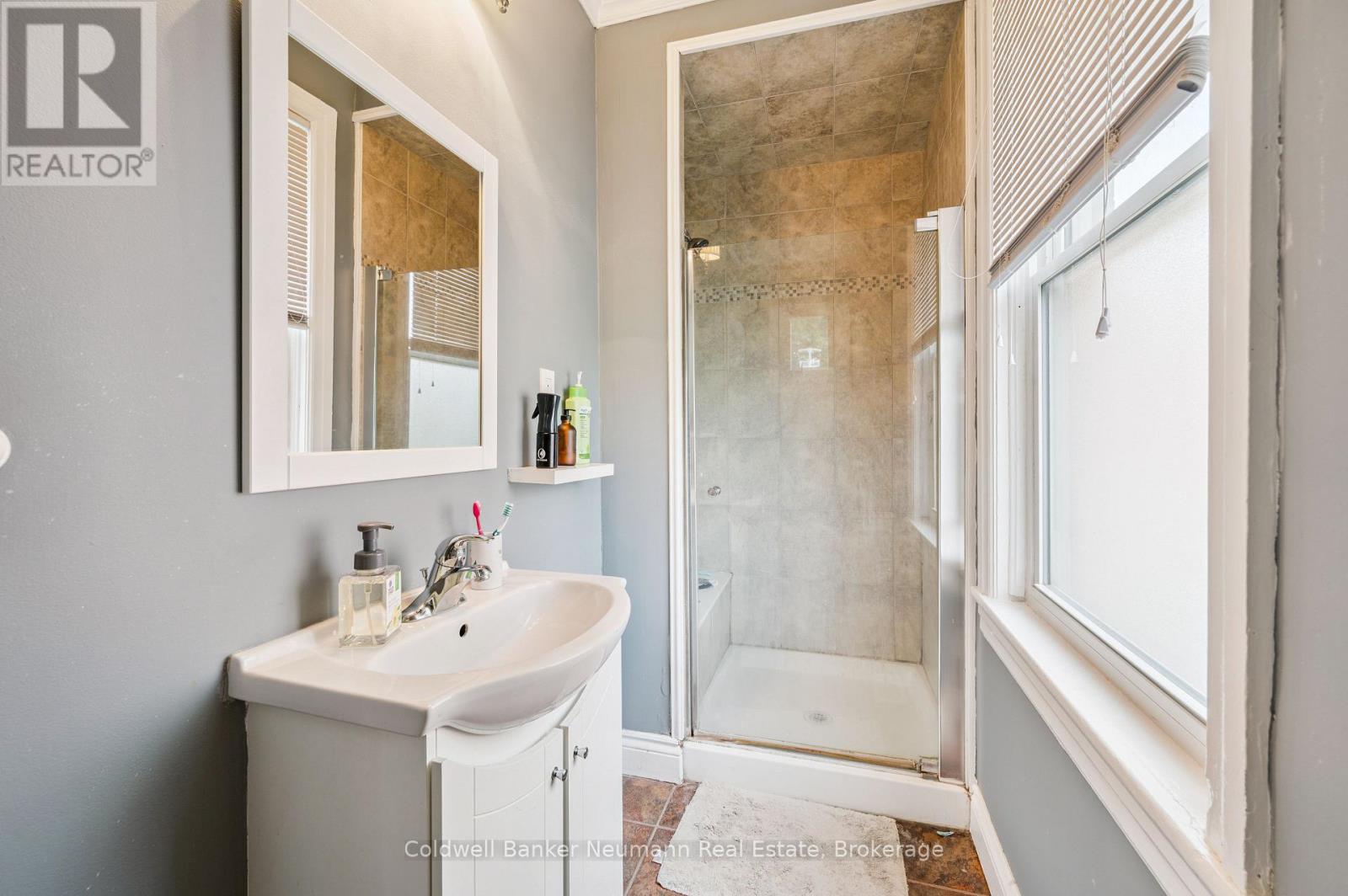 136 Kingsmill Avenue, Guelph, Ontario  N1E 5W2 - Photo 21 - X12235343