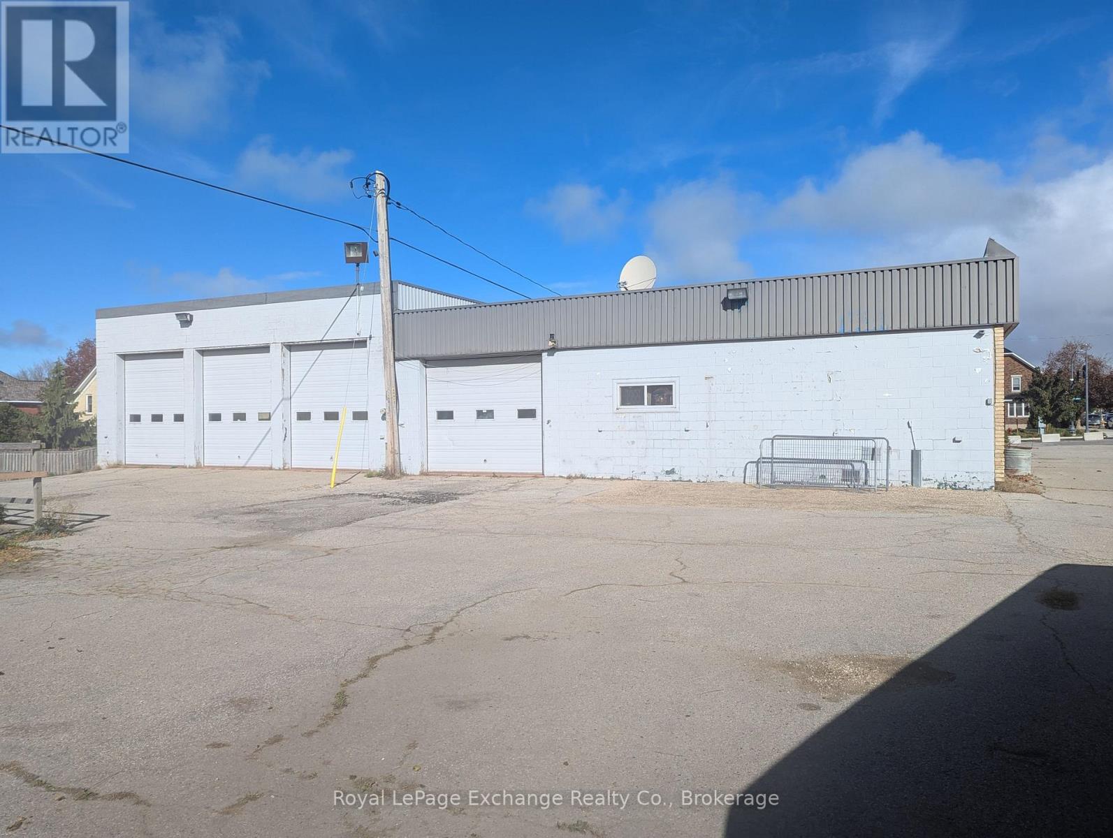 856 Queen Street, Kincardine, Ontario  N2Z 2Y2 - Photo 4 - X12235350