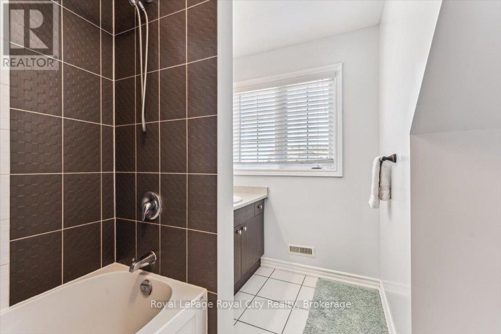 19b - 15 Carere Crescent, Guelph, Ontario  N1E 0K4 - Photo 24 - X12235590
