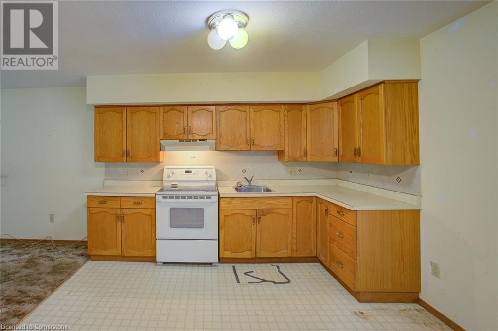 300 Sauk Crt Court, Point Clark, Ontario  N2Z 2X3 - Photo 12 - 40743149