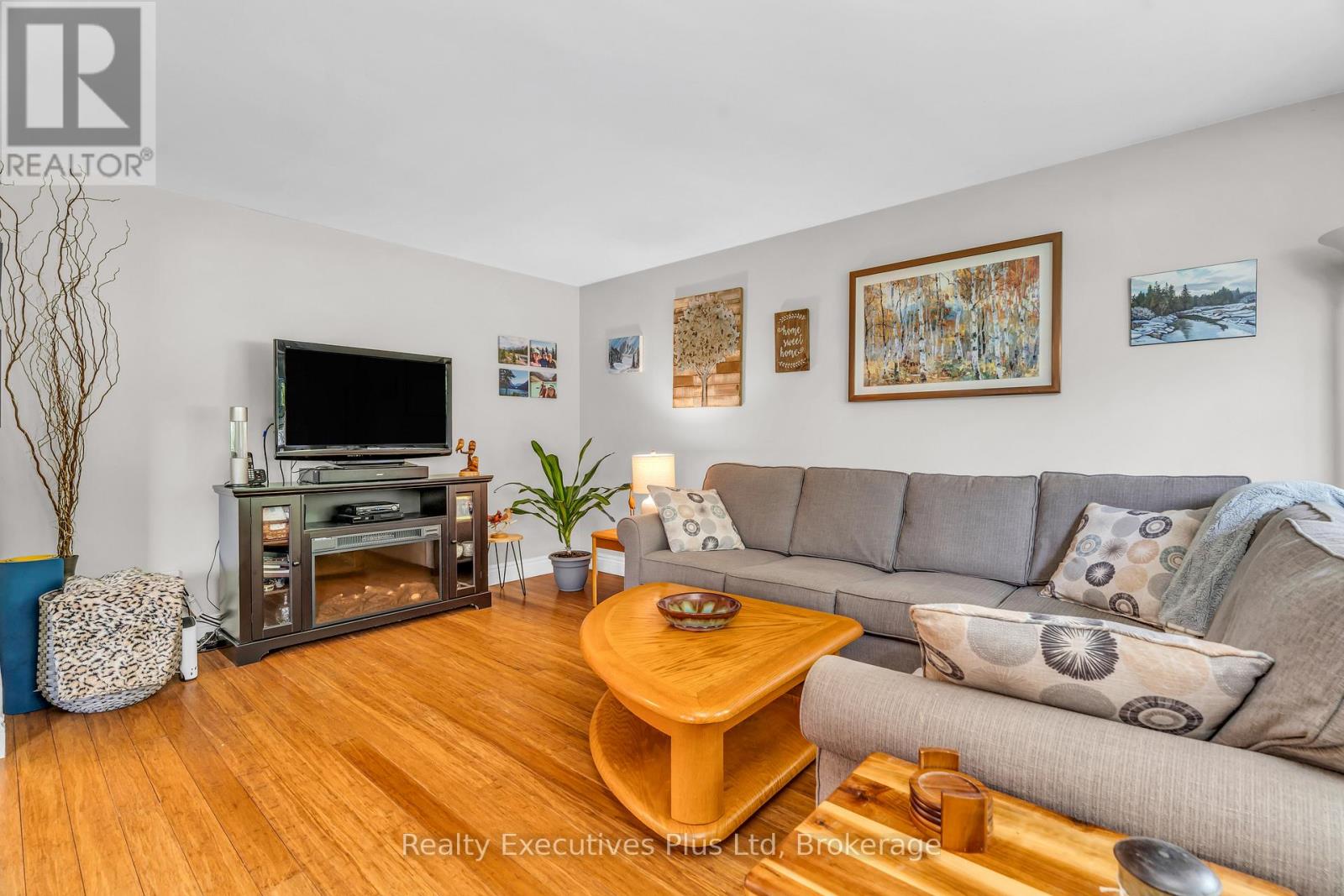 61 Mcilwraith Crescent, Guelph, Ontario  N1E 6J4 - Photo 10 - X12235797