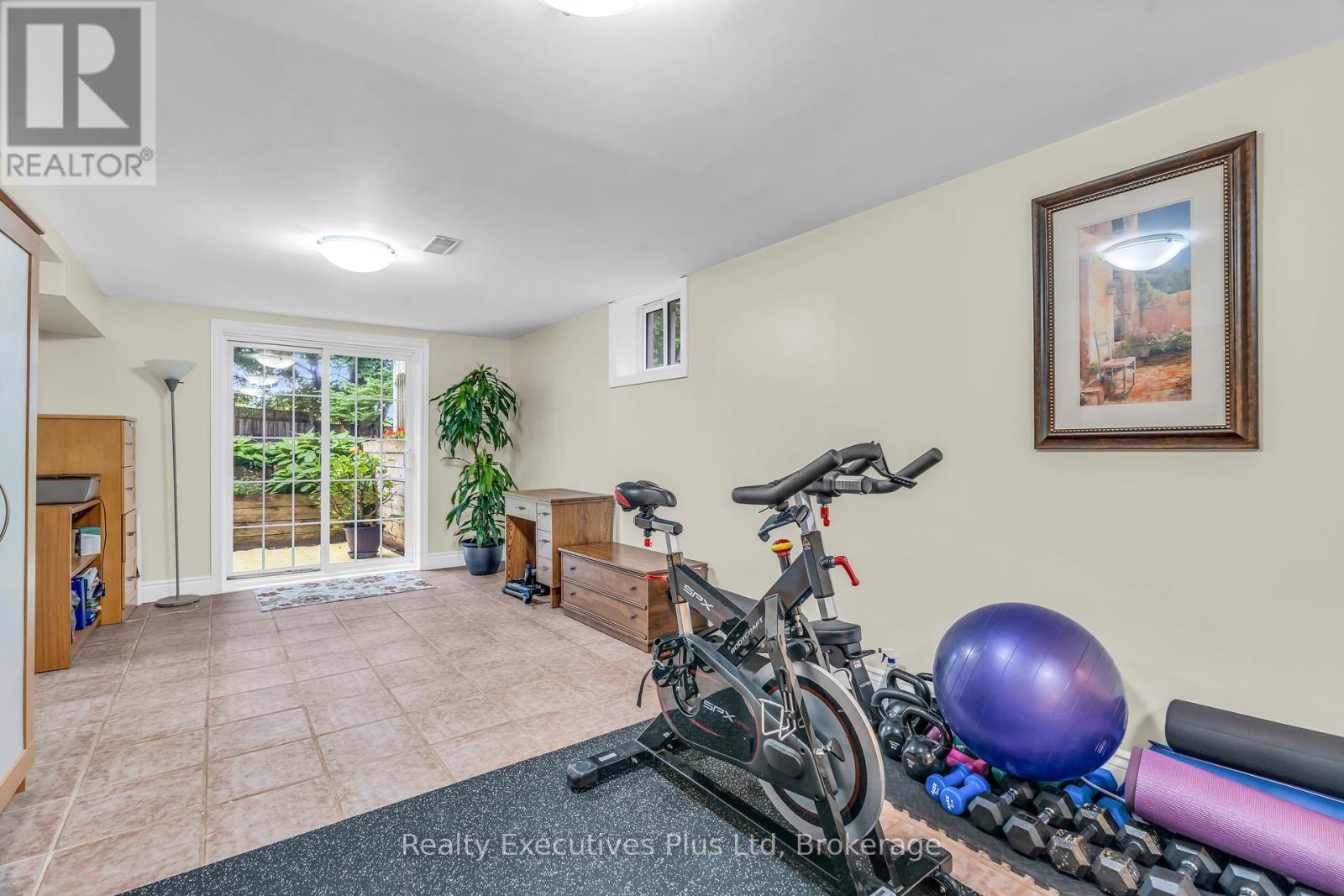61 Mcilwraith Crescent, Guelph, Ontario  N1E 6J4 - Photo 24 - X12235797