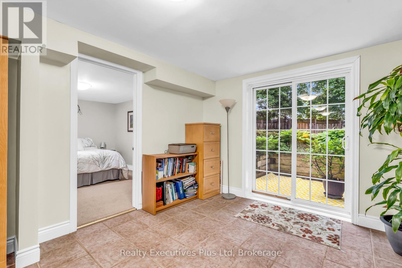 61 Mcilwraith Crescent, Guelph, Ontario  N1E 6J4 - Photo 25 - X12235797