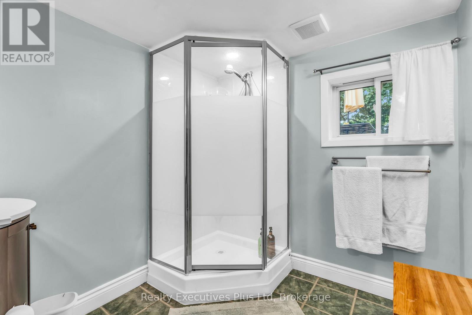 61 Mcilwraith Crescent, Guelph, Ontario  N1E 6J4 - Photo 29 - X12235797