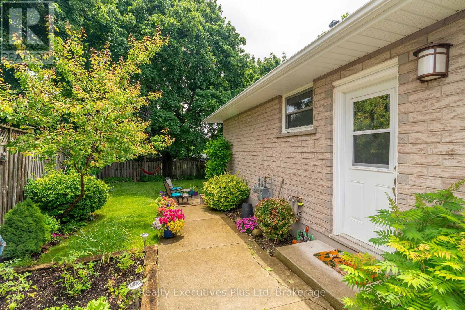 61 Mcilwraith Crescent, Guelph, Ontario  N1E 6J4 - Photo 32 - X12235797