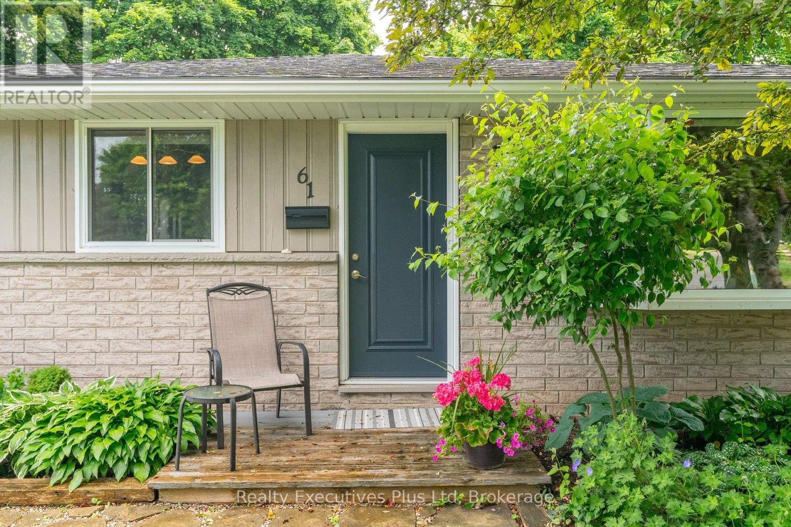 61 Mcilwraith Crescent, Guelph, Ontario  N1E 6J4 - Photo 4 - X12235797