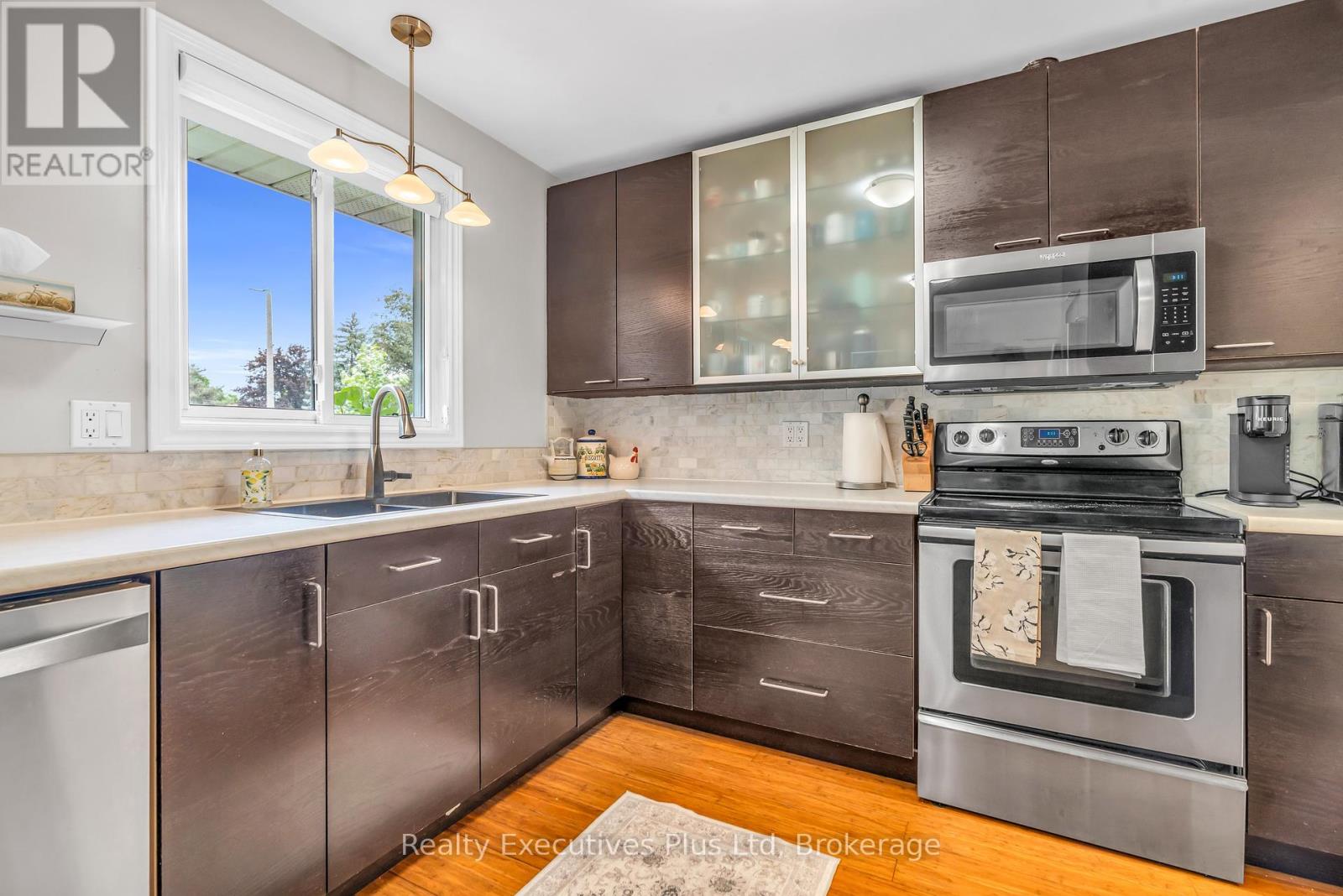 61 Mcilwraith Crescent, Guelph, Ontario  N1E 6J4 - Photo 7 - X12235797