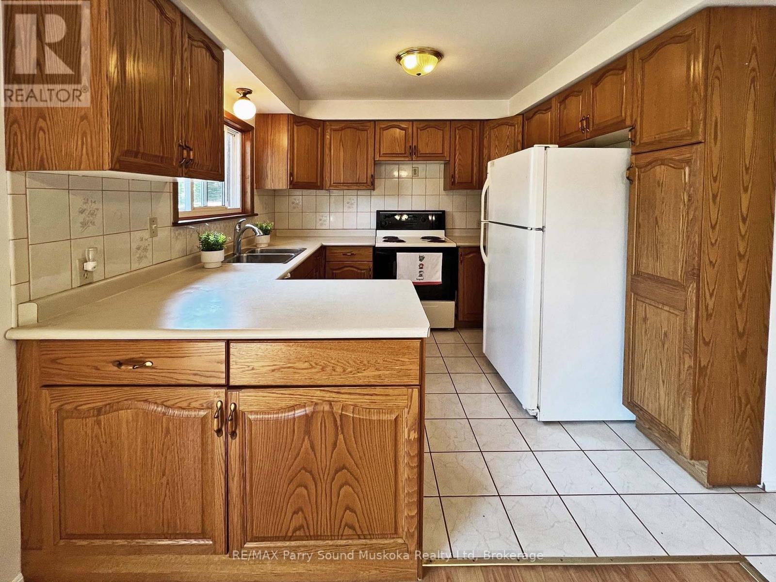 10 Pine Valley Drive, Carling, Ontario  P0G 1G0 - Photo 10 - X12235933