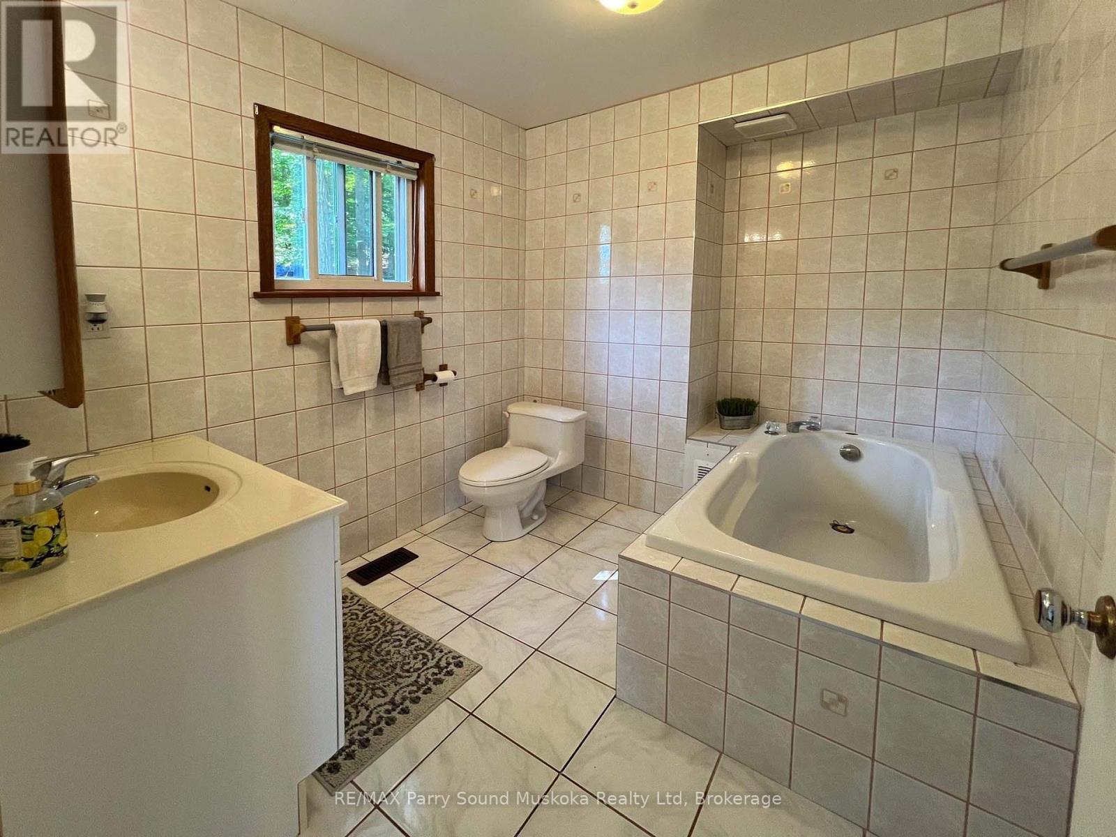 10 Pine Valley Drive, Carling, Ontario  P0G 1G0 - Photo 20 - X12235933