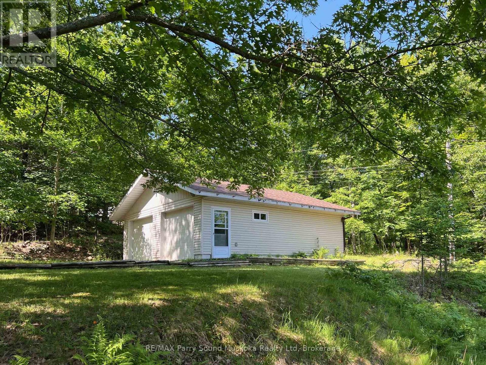 10 Pine Valley Drive, Carling, Ontario  P0G 1G0 - Photo 6 - X12235933