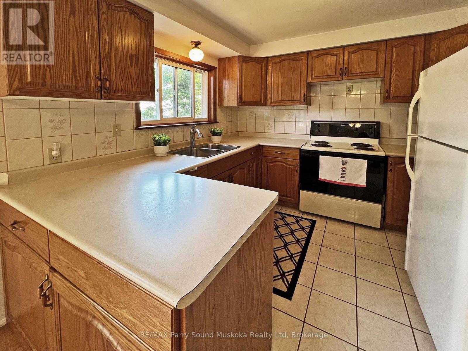 10 Pine Valley Drive, Carling, Ontario  P0G 1G0 - Photo 9 - X12235933