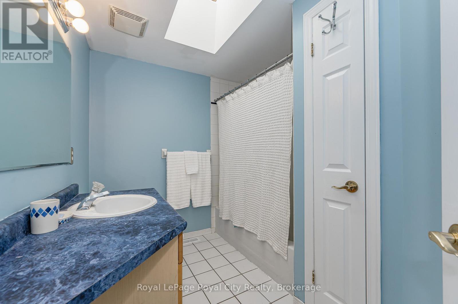 15 Camm Crescent, Guelph, Ontario  N1L 1J9 - Photo 12 - X12236061