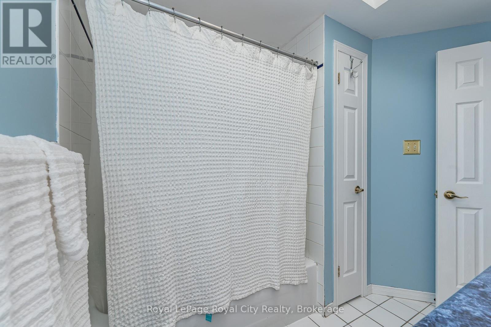 15 Camm Crescent, Guelph, Ontario  N1L 1J9 - Photo 14 - X12236061