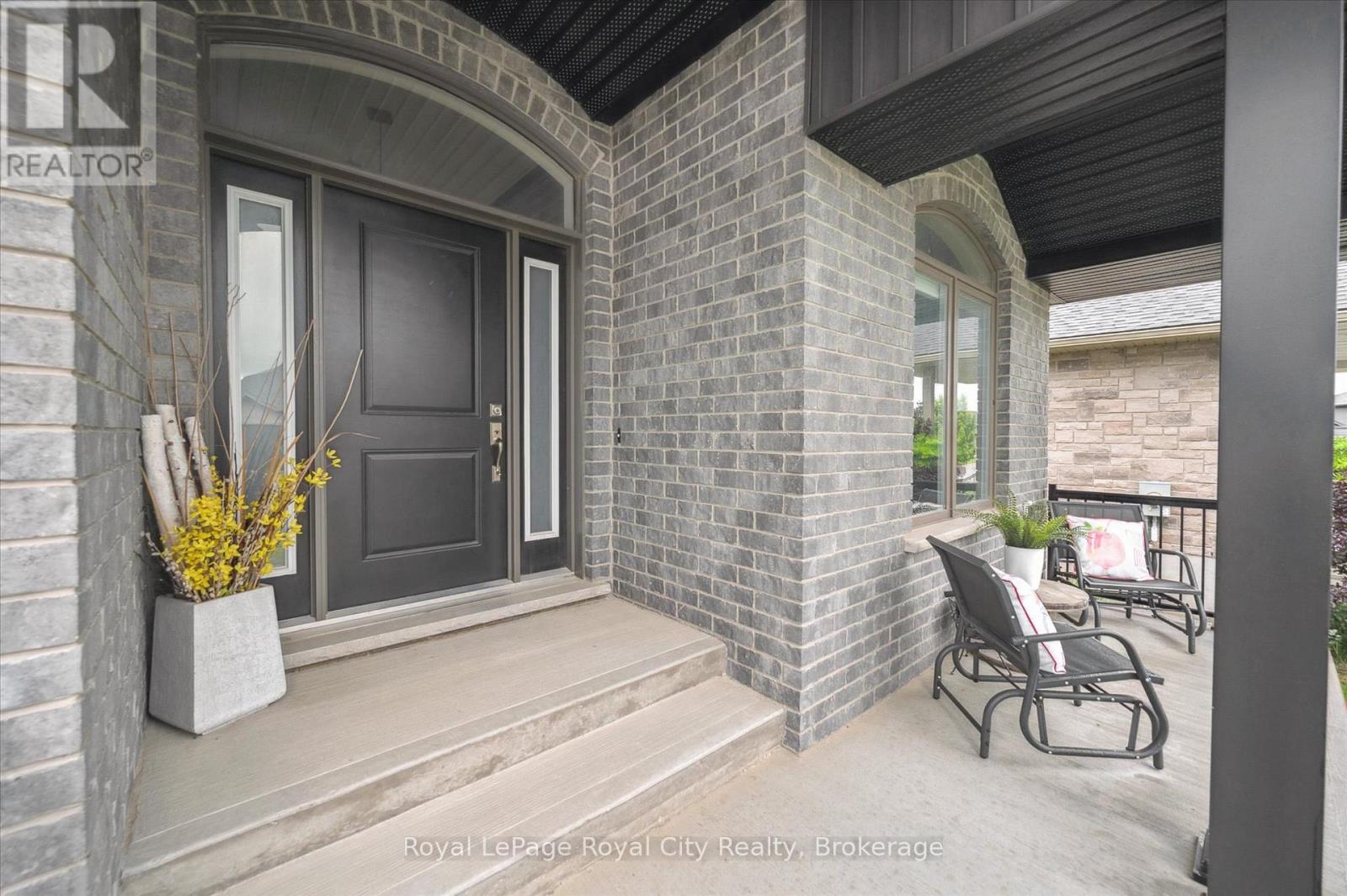 14 Howard Crescent, Centre Wellington, Ontario  N1M 0E9 - Photo 4 - X12236062