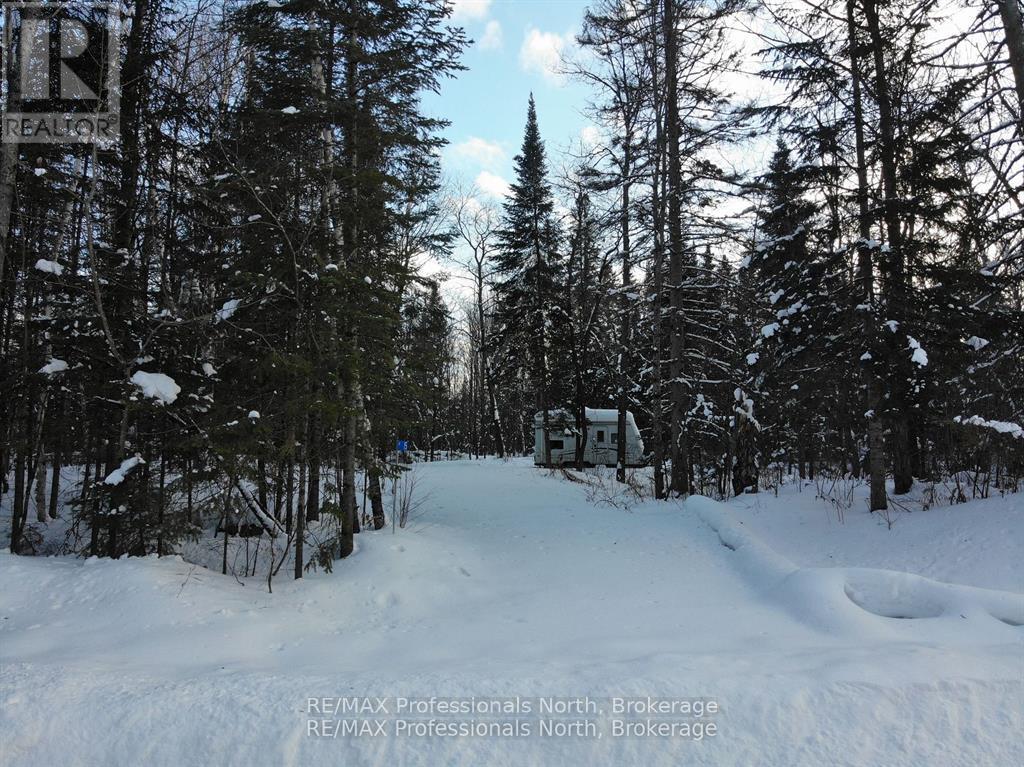 15 Robert Road E, Huntsville, Ontario  P1H 2J4 - Photo 2 - X12236143