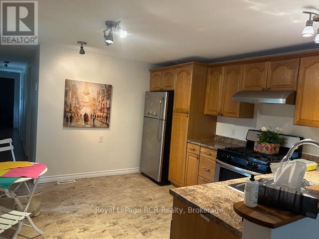 90 Sussex Square, Georgian Bluffs, Ontario  N4K 5N5 - Photo 15 - X12236235