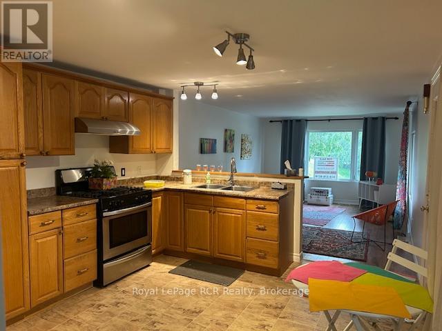 90 Sussex Square, Georgian Bluffs, Ontario  N4K 5N5 - Photo 16 - X12236235