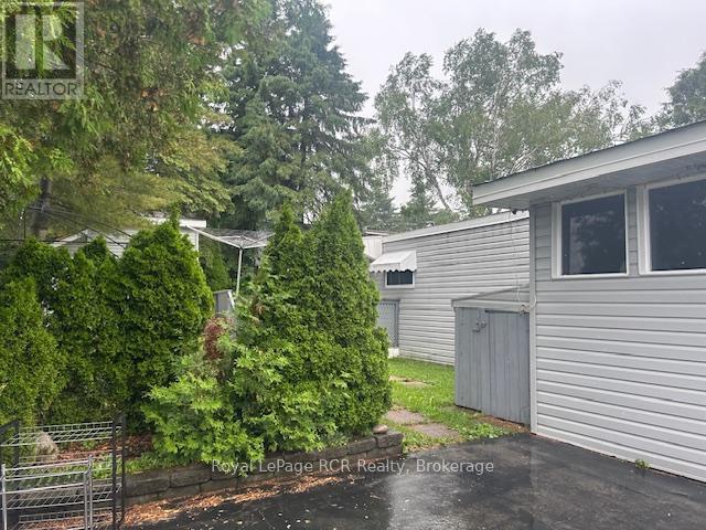 90 Sussex Square, Georgian Bluffs, Ontario  N4K 5N5 - Photo 4 - X12236235