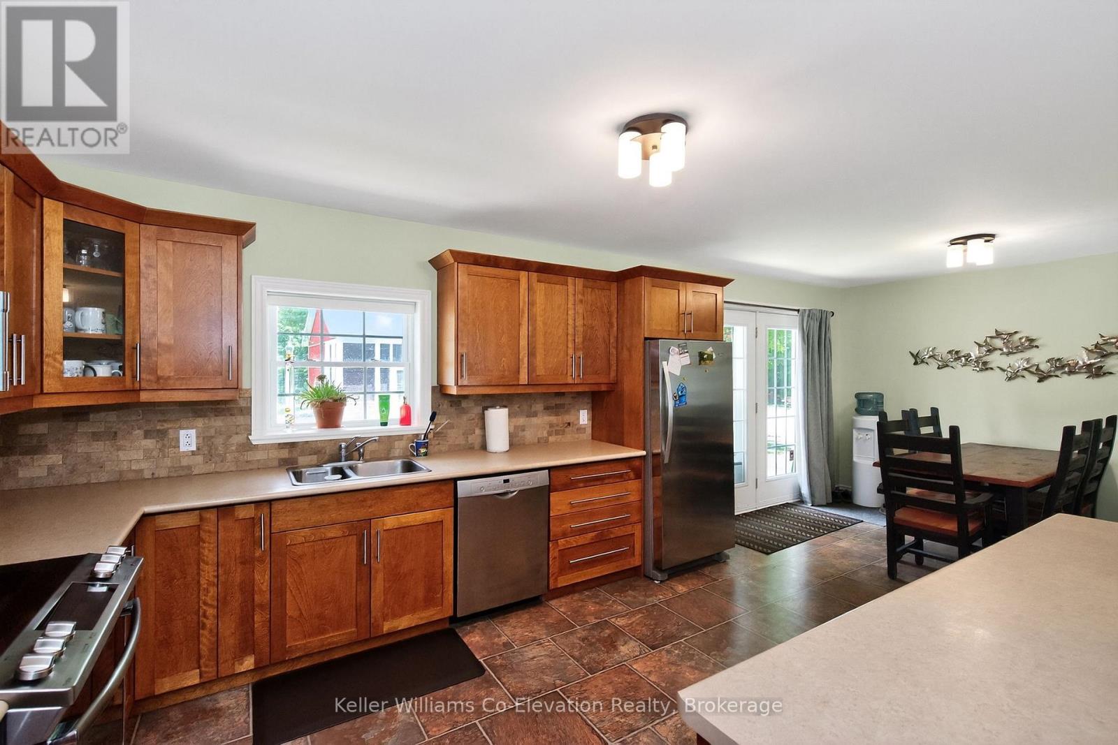 2185 Old Fort Road, Tay, Ontario  L4R 4K3 - Photo 7 - S12236592