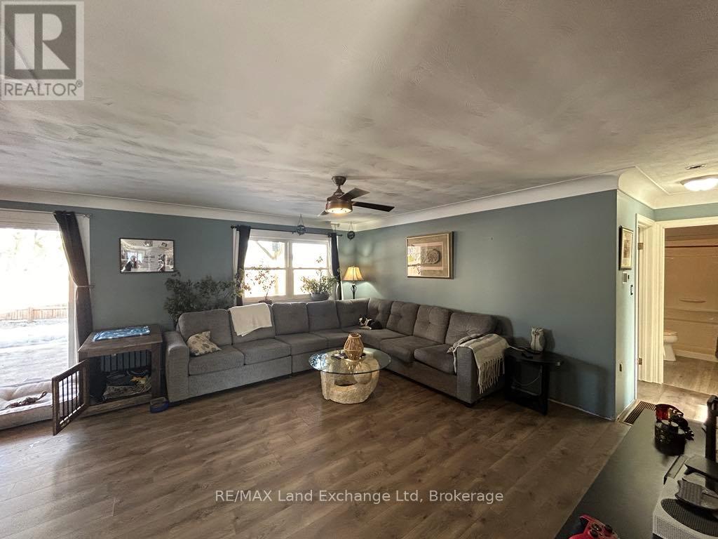 1041 Main Street, Howick, Ontario  N0G 2X0 - Photo 17 - X12236646