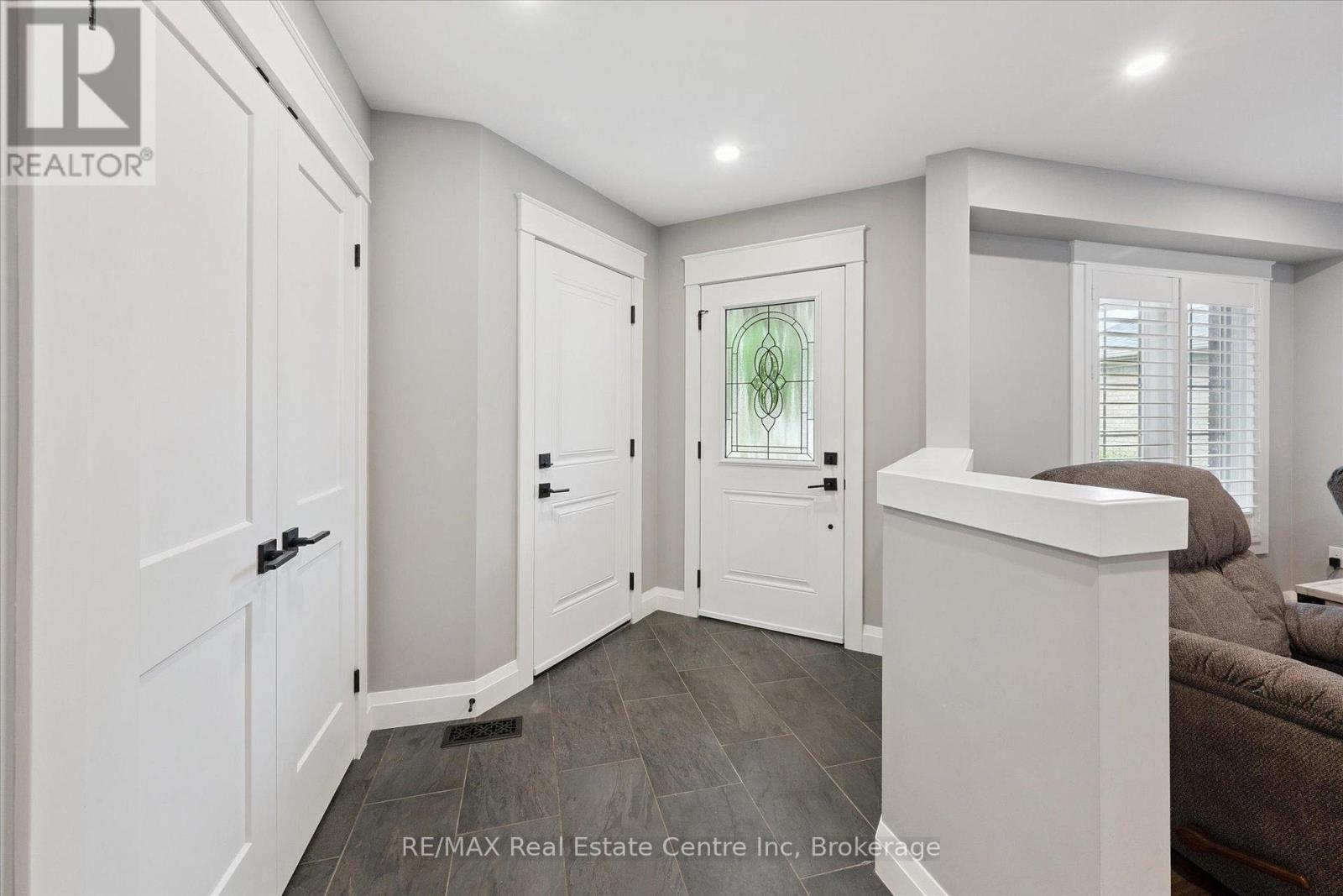 232 Farley Drive, Guelph, Ontario  N1L 1N2 - Photo 3 - X12236737