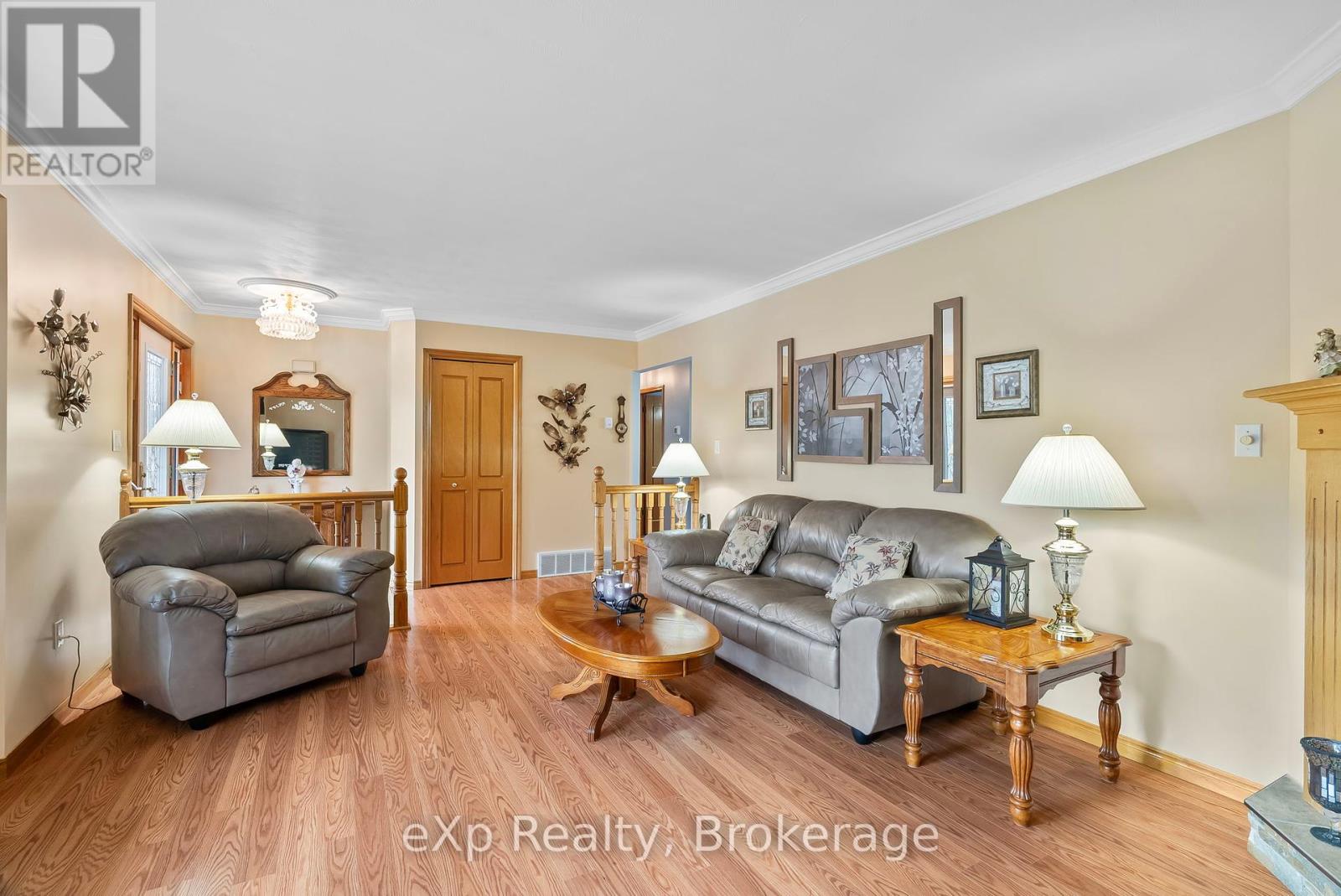 655 17th Street Crescent, Hanover, Ontario  N4N 3S7 - Photo 10 - X12236739