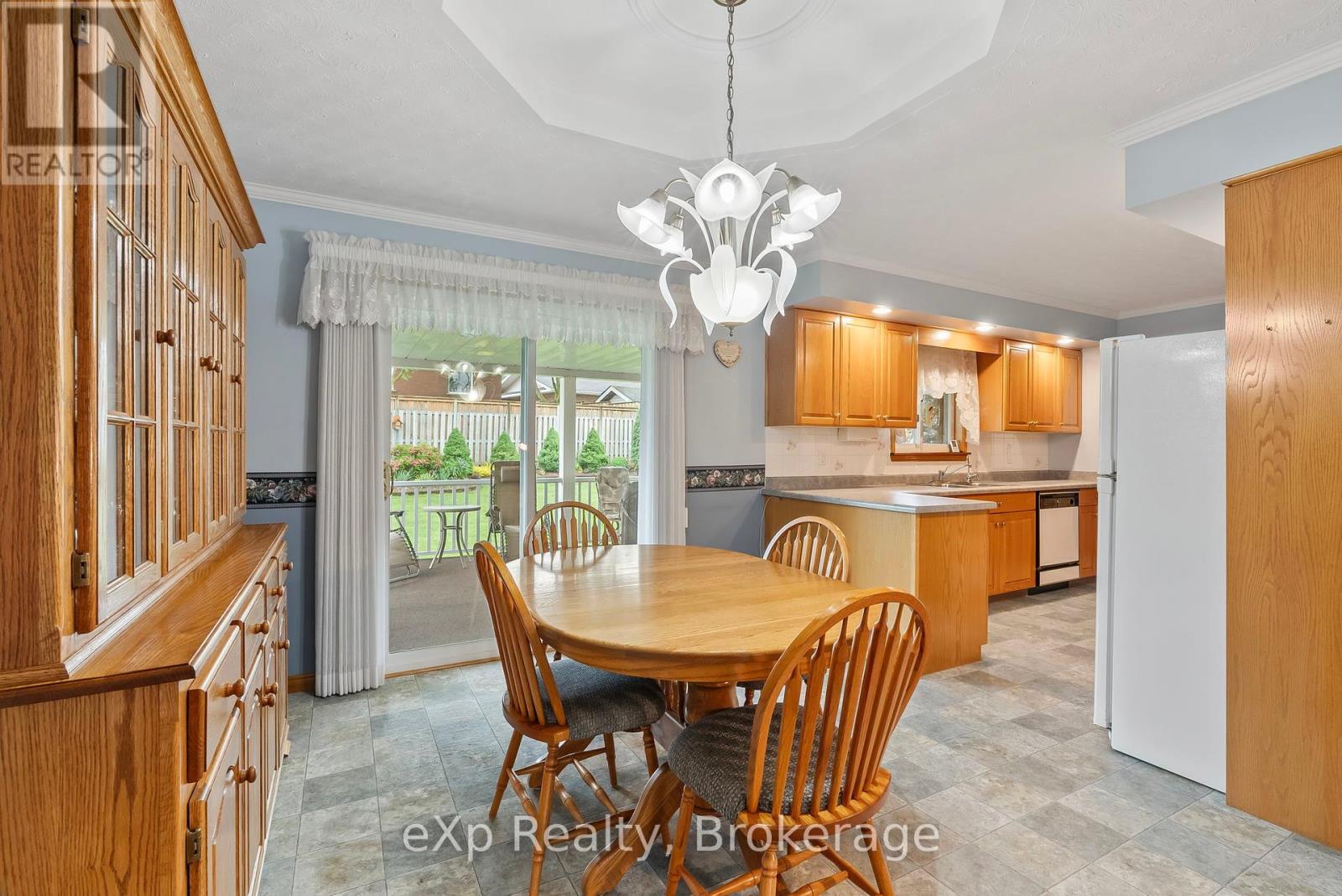 655 17th Street Crescent, Hanover, Ontario  N4N 3S7 - Photo 11 - X12236739
