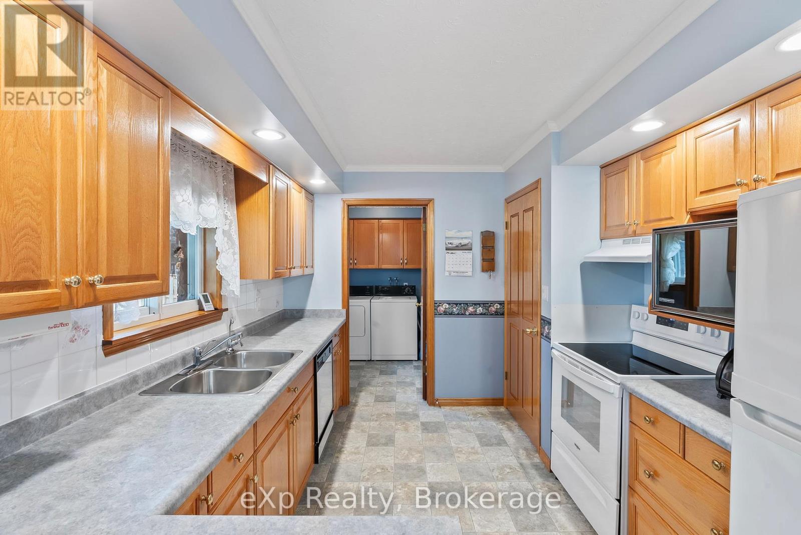 655 17th Street Crescent, Hanover, Ontario  N4N 3S7 - Photo 13 - X12236739