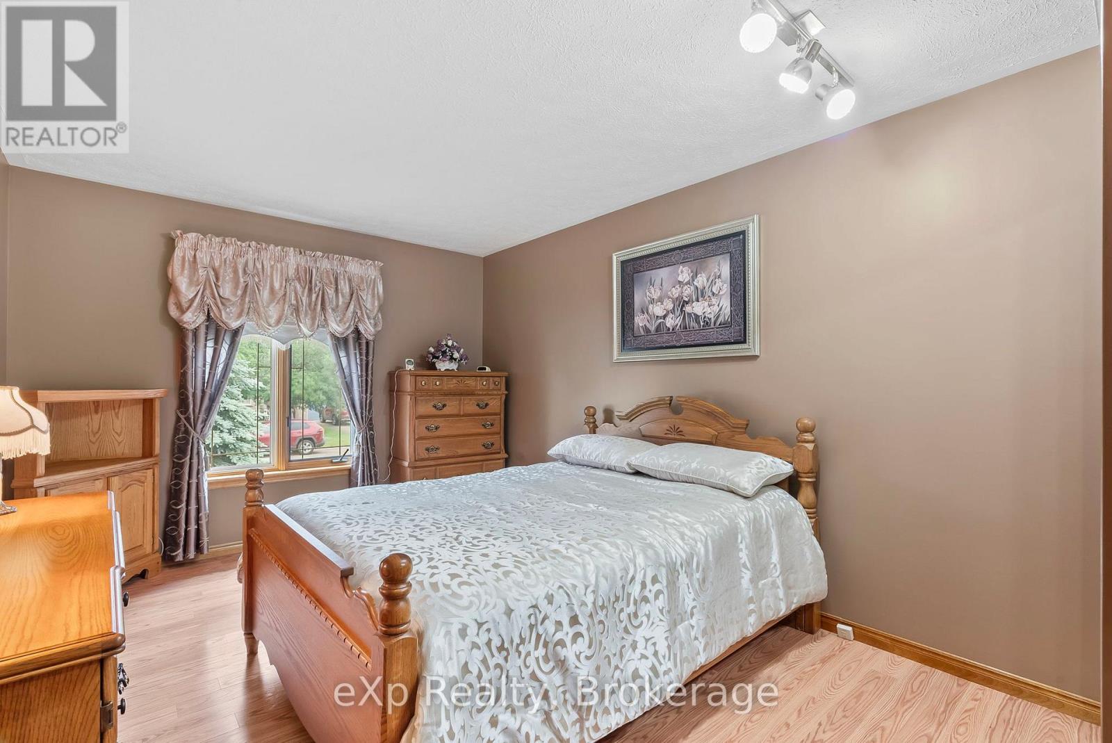 655 17th Street Crescent, Hanover, Ontario  N4N 3S7 - Photo 16 - X12236739