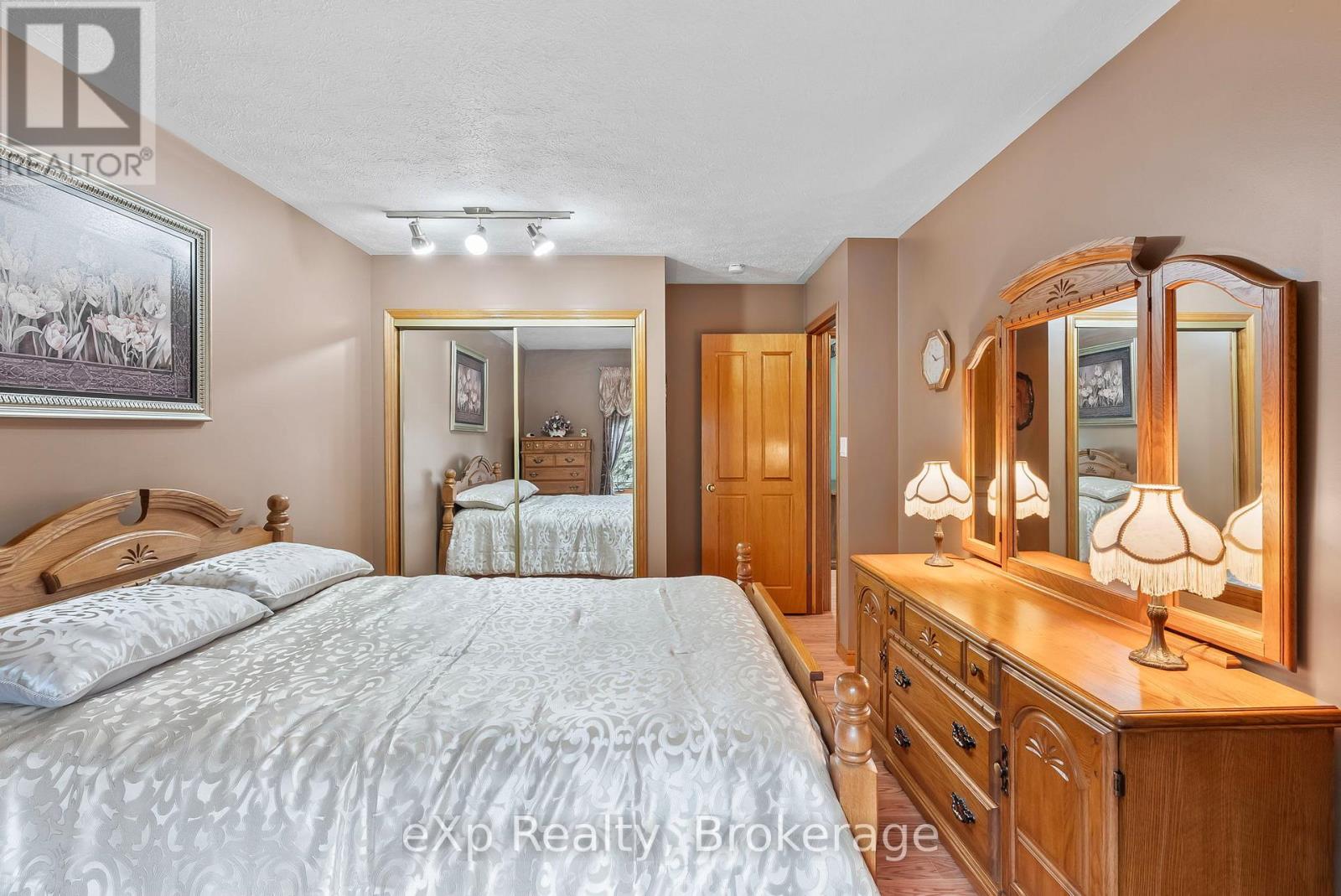 655 17th Street Crescent, Hanover, Ontario  N4N 3S7 - Photo 17 - X12236739