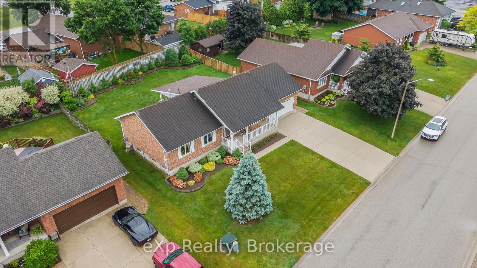 655 17th Street Crescent, Hanover, Ontario  N4N 3S7 - Photo 2 - X12236739