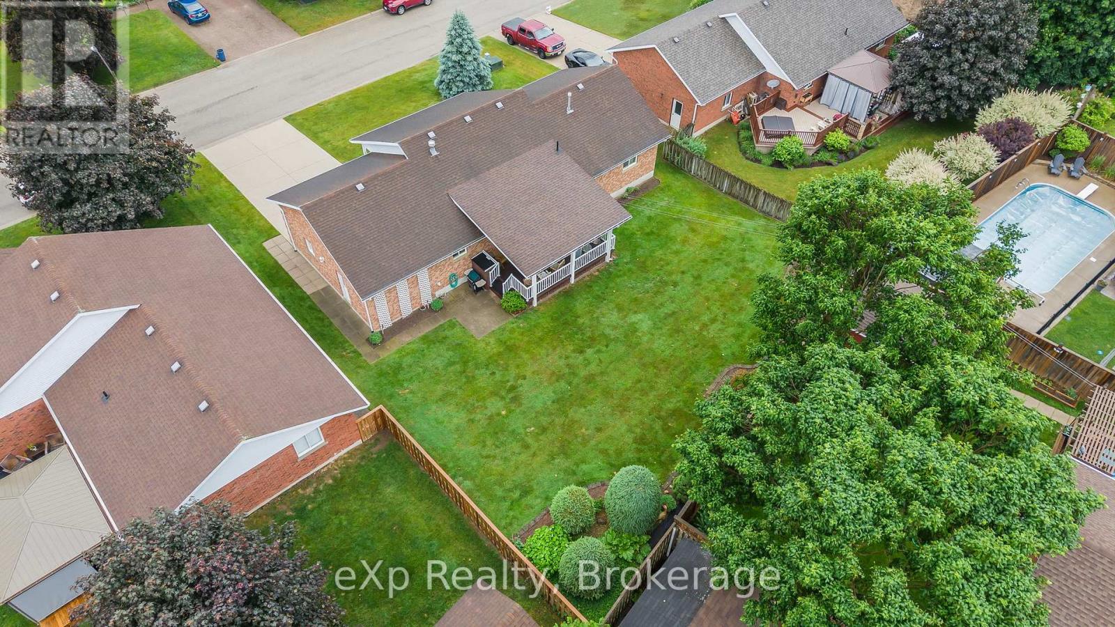 655 17th Street Crescent, Hanover, Ontario  N4N 3S7 - Photo 4 - X12236739