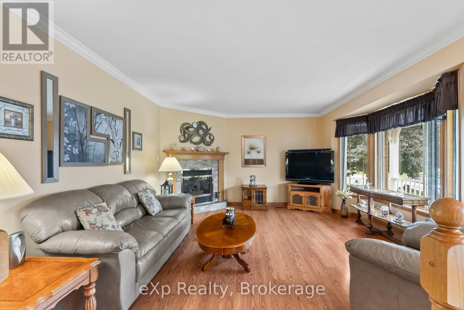 655 17th Street Crescent, Hanover, Ontario  N4N 3S7 - Photo 9 - X12236739