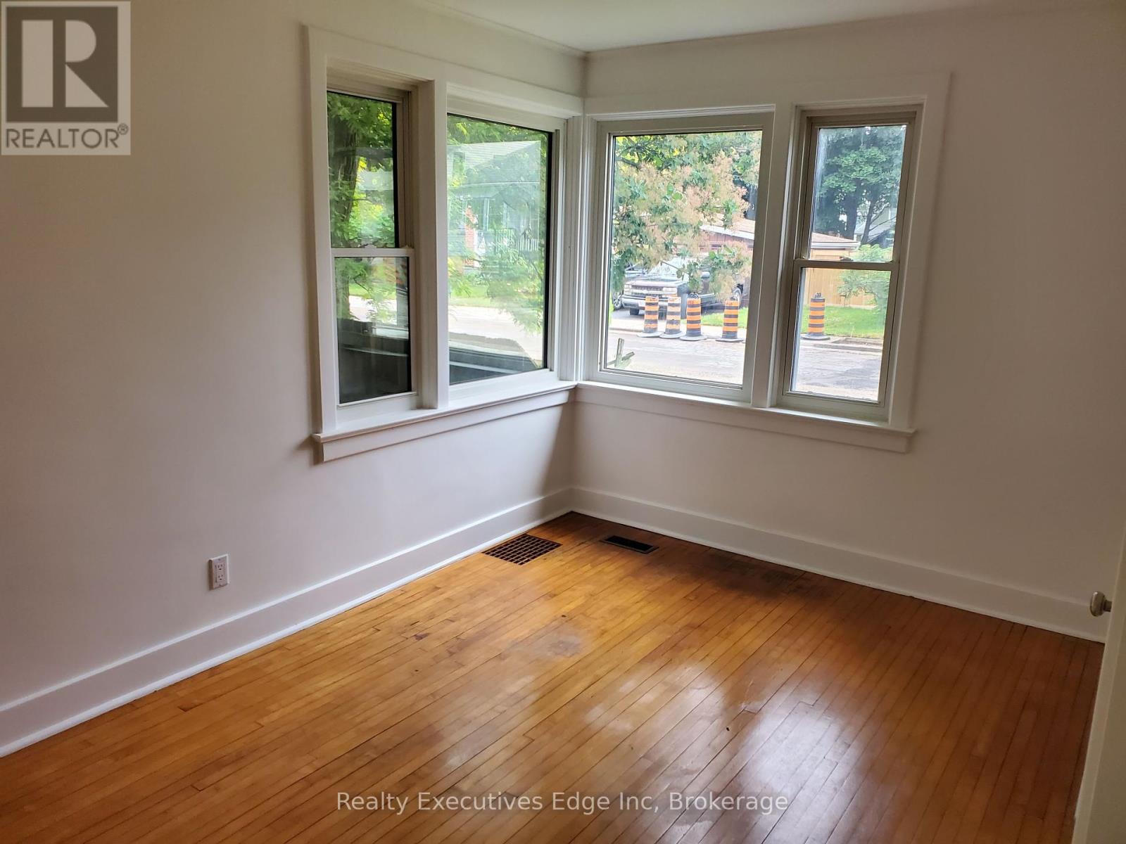 20 Armstrong Avenue, Guelph, Ontario  N1E 5W8 - Photo 2 - X12236747